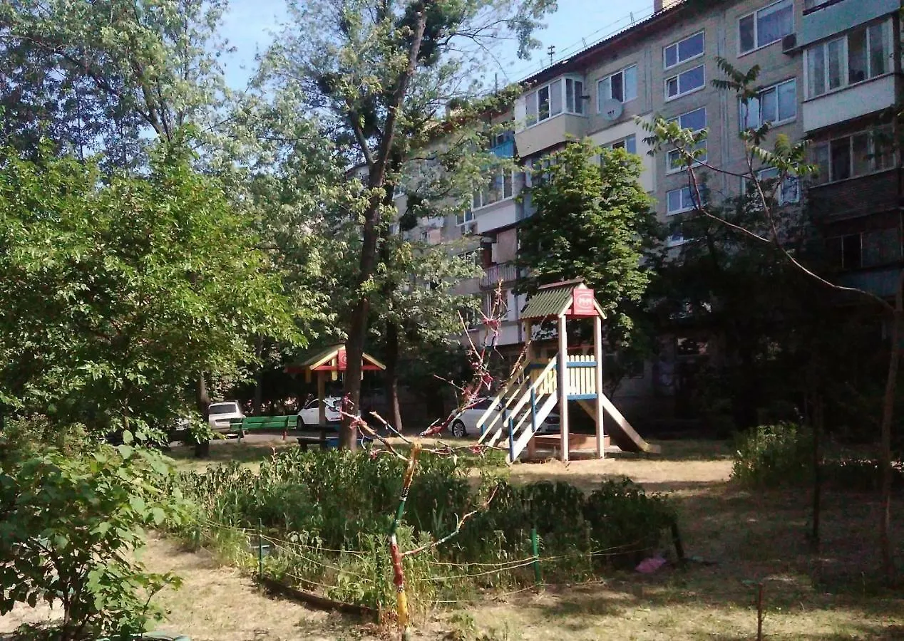 Apartamento Вул. Бажова, 8. Поряд Метро